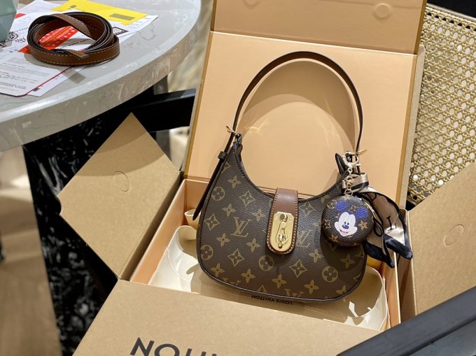 Louis new arrival Bagatelle bag size:  22 cm - Image 7