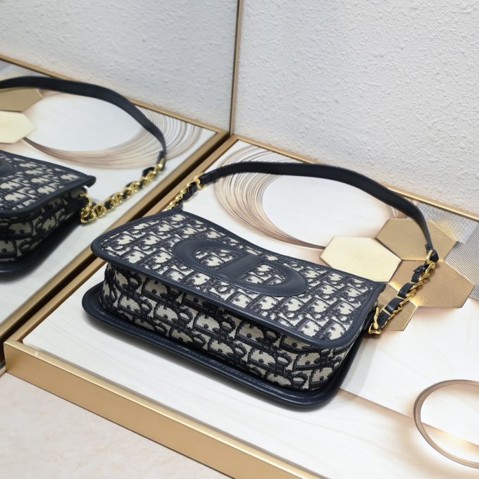 D new arrival signature hobo bag size: 23.5*14.5*6cm - Image 9