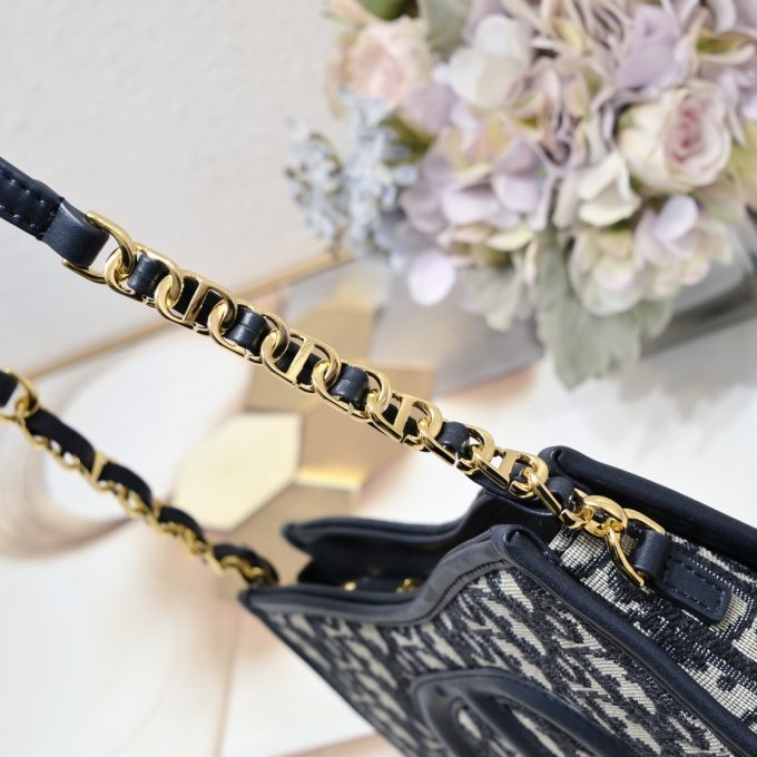 D new arrival signature hobo bag size: 23.5*14.5*6cm - Image 6