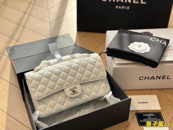 Cc CF 25 white caviar leather silver chain