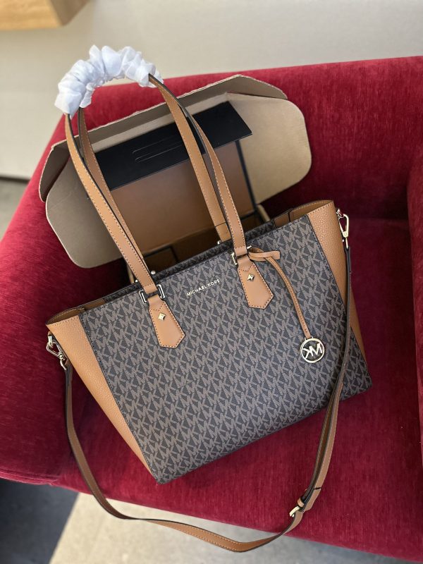 MK new arrival tote bag size : 30 cm