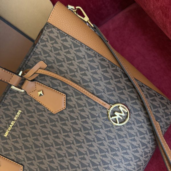 MK new arrival tote bag size : 30 cm