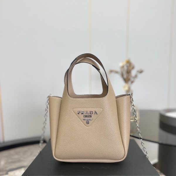 Pra new arrival tote bag size : 20.5 * 16 cm