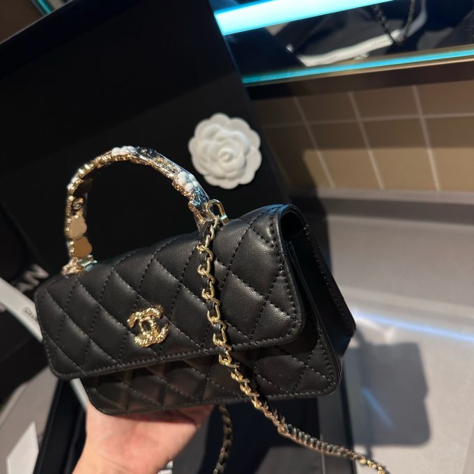 cc woc new arrival bag size : 19 cm - Image 4