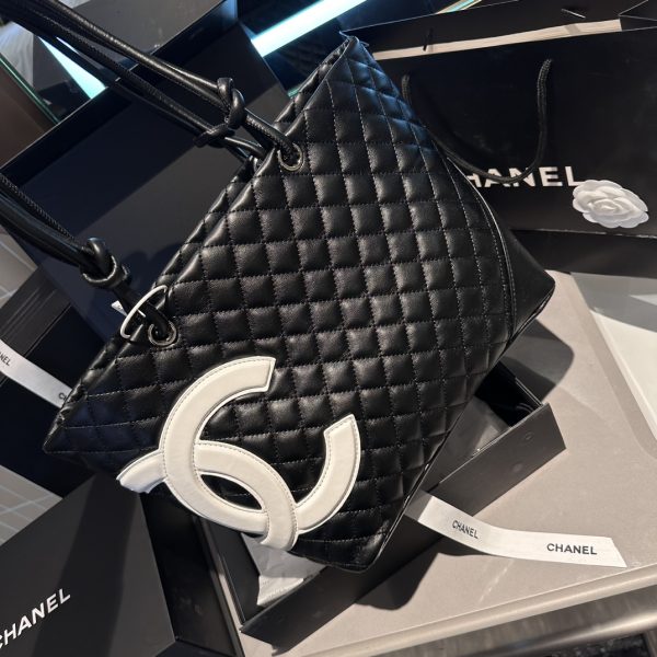 CC grand shopping tote size: 28cm