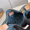 Louis Hills Pochette Monogram Denim size;20.5 x 6 x 16 cm