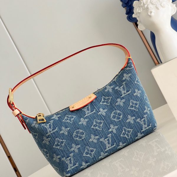 Louis Hills Pochette Monogram Denim size;20.5 x 6 x 16 cm