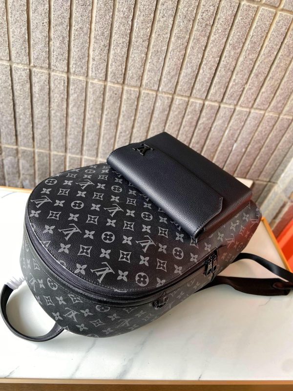 Louis new arrival 🇲🇱Aerogram backpack bag size : 43 x 30 x 14 cm