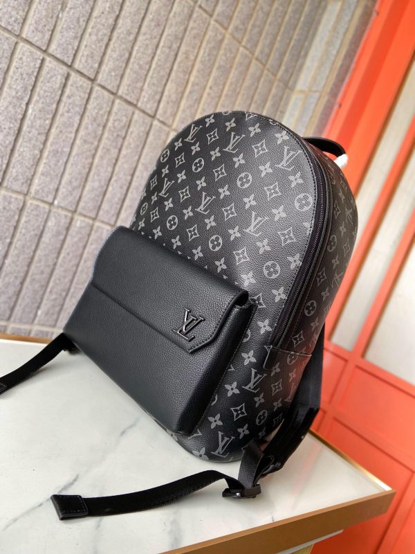 Louis new arrival 🇲🇱Aerogram backpack bag size : 43 x 30 x 14 cm