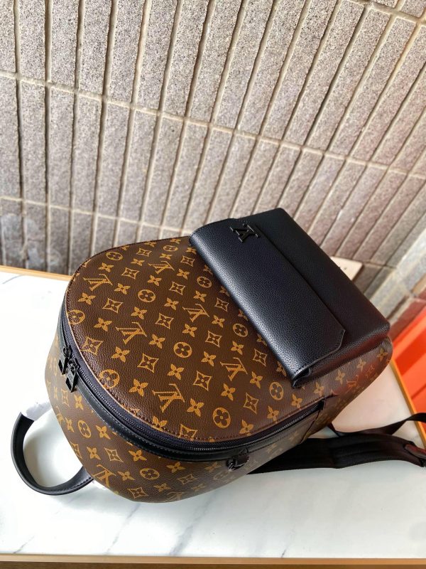 Louis new arrival 🇲🇱Aerogram backpack bag size : 43 x 30 x 14 cm