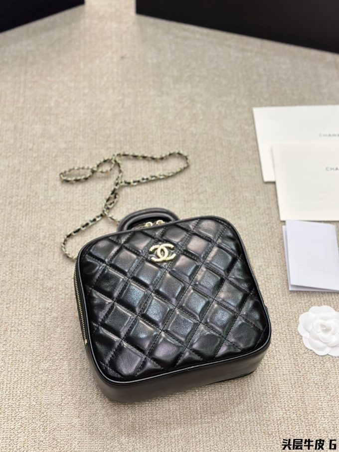 cc Vintage suitcase bag - Image 5
