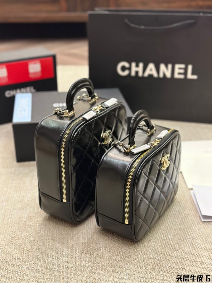 cc Vintage suitcase bag - Image 9