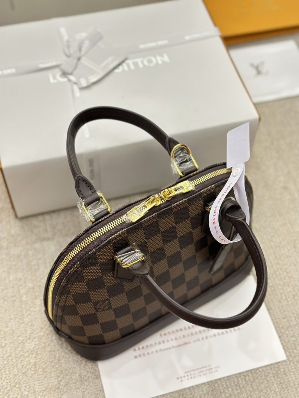l alma bb new arrival bag size: 24×18cm