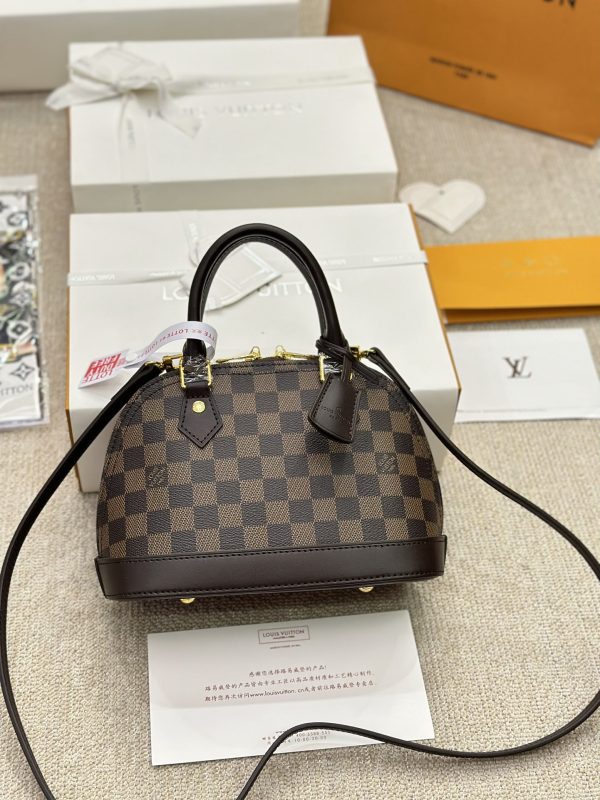 l alma bb new arrival bag size: 24×18cm
