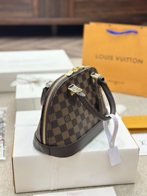 l alma bb new arrival bag size: 24×18cm