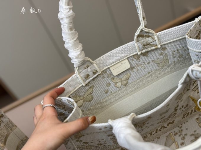 D book tote bag new arrival - Image 9