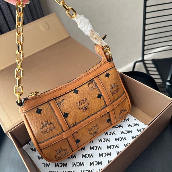 MC new arrival bag size : 21* 12.5cm