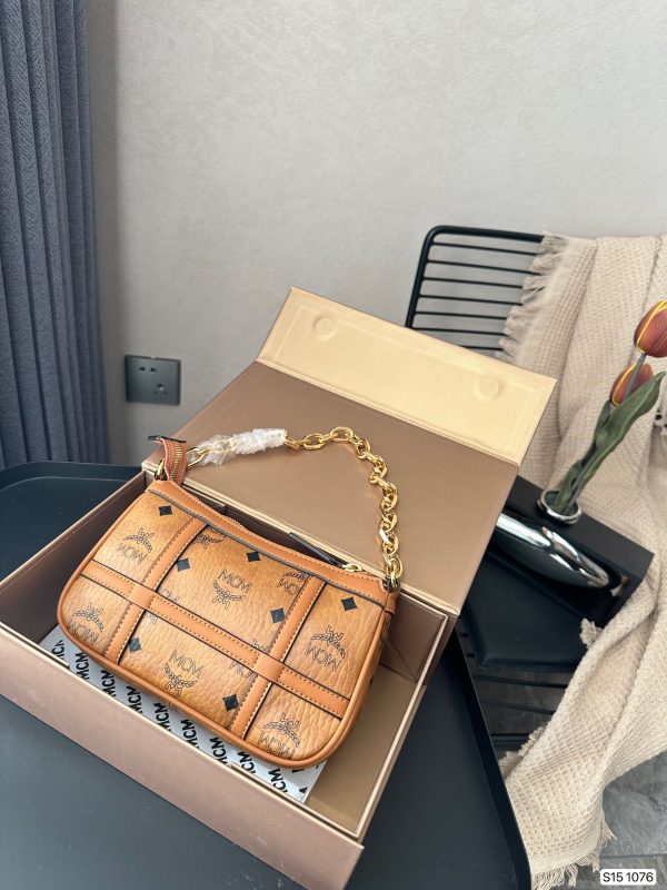 MC new arrival bag size : 21* 12.5cm