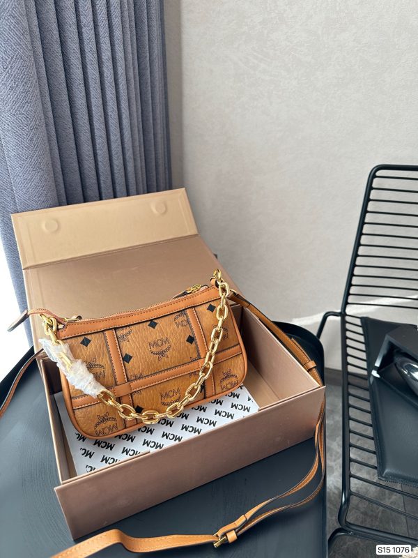 MC new arrival bag size : 21* 12.5cm