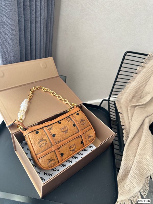 MC new arrival bag size : 21* 12.5cm