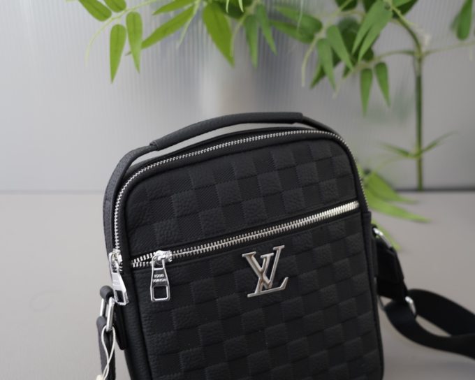Louis new arrival bag size : 20x24x5 cm - Image 7