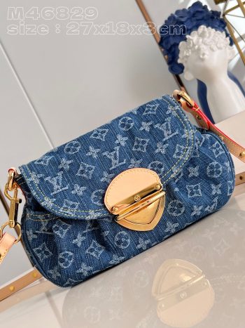 Louis Monogram Denim size : 27 x 18 x 3 cm