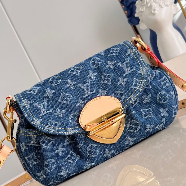 Louis Monogram Denim size : 27 x 18 x 3 cm