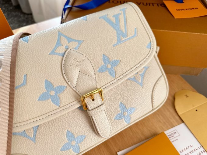 Louis new arrival bag size : 24 x 15 x 9cm - Image 4