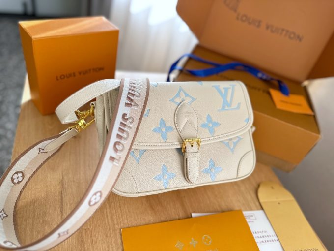 Louis new arrival bag size : 24 x 15 x 9cm - Image 5