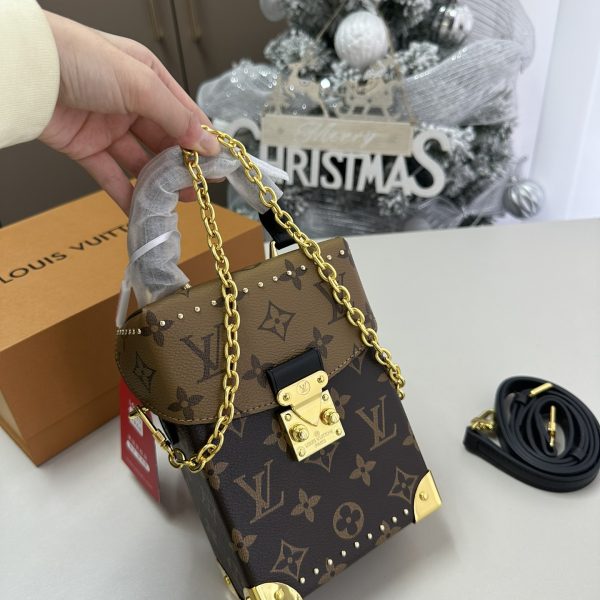 Louis new arrival phone bag size : 12*6*17 cm