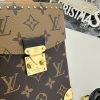 Louis new arrival phone bag size : 12*6*17 cm