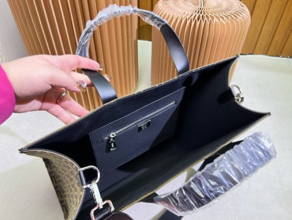 Fen new arrival tote bag size : 41*36cm