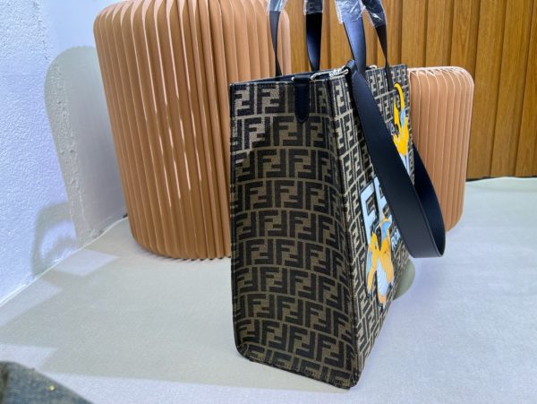 Fen new arrival tote bag size : 41*36cm