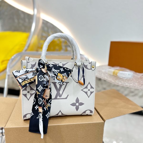 Louis  Ss21 Crafty onthego small bag size : 25 * 20cm (without silk belt )