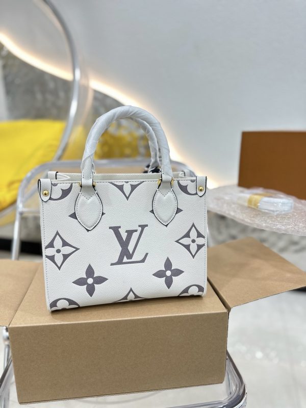 Louis  Ss21 Crafty onthego small bag size : 25 * 20cm (without silk belt )