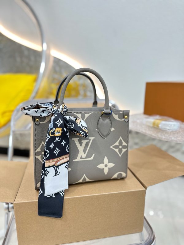Louis  Ss21 Crafty onthego small bag size : 25 * 20cm (without silk belt )