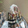 D lady bag size; 24 cm