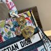 D lady bag size; 24 cm