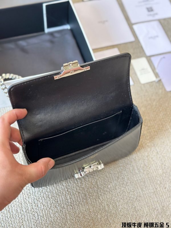 Ce TRIOMPHE bag size : 20.5?? 10.5?? 4 cm
