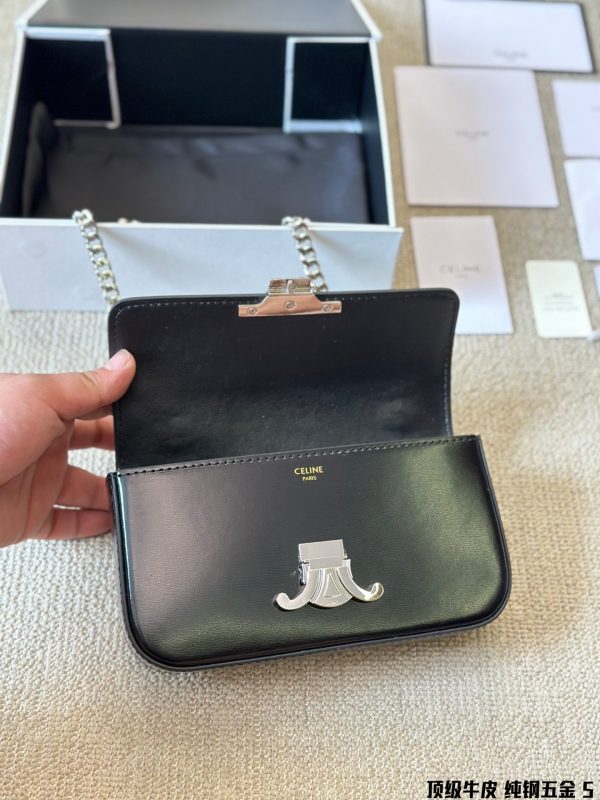 Ce TRIOMPHE bag size : 20.5?? 10.5?? 4 cm