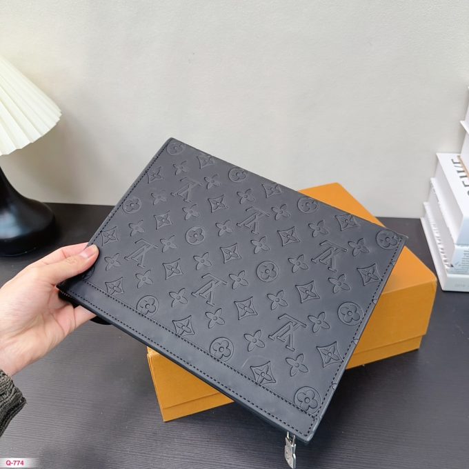 Louis Toiletry Pouch men and women bag size : 26*20 cm - Image 5