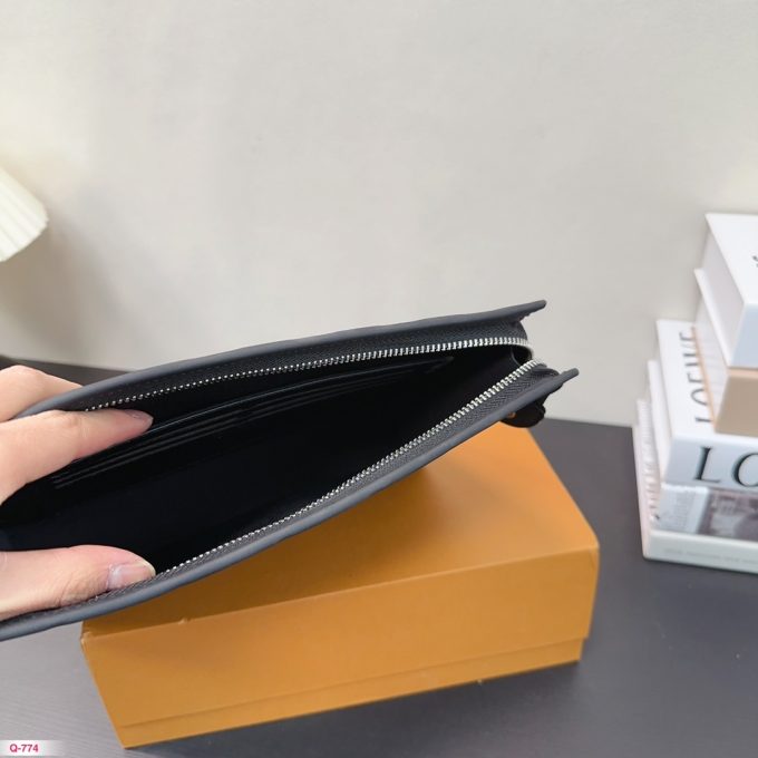 Louis Toiletry Pouch men and women bag size : 26*20 cm - Image 2