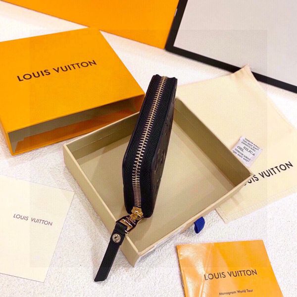 Louis new arrival wallet size : 11x8 cm