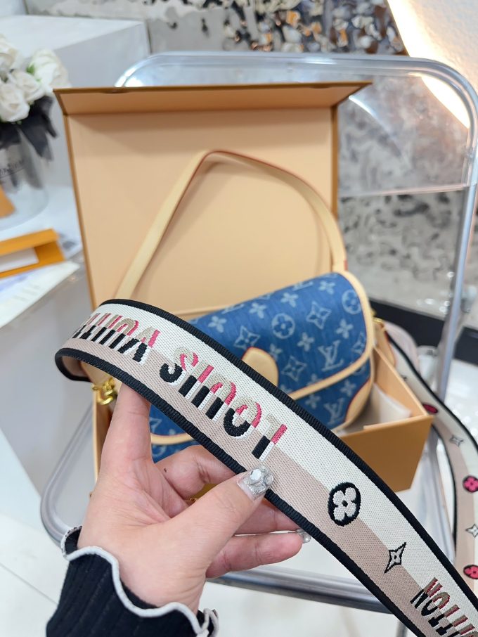 Louis Diane denim bag size :  25 15cm - Image 3