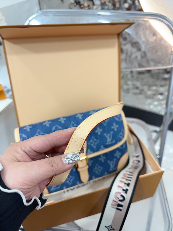 Louis Diane denim bag size :  25 15cm - Image 5