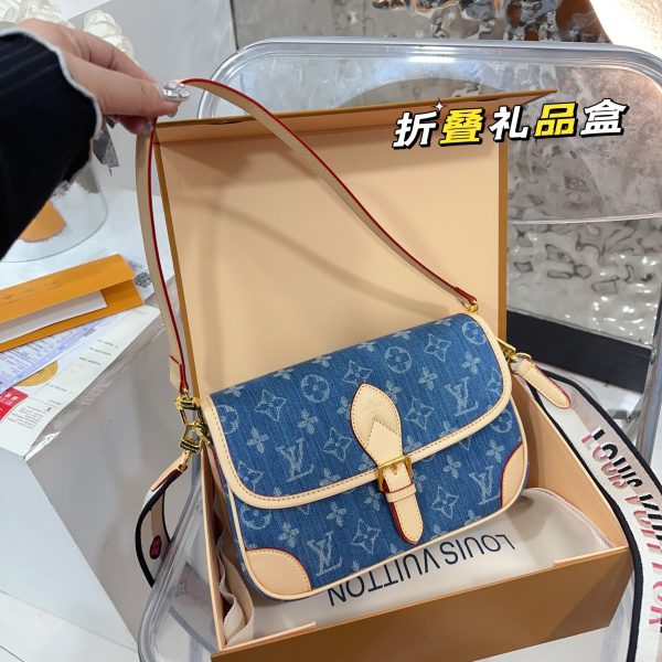 Louis Diane denim bag size :  25 15cm