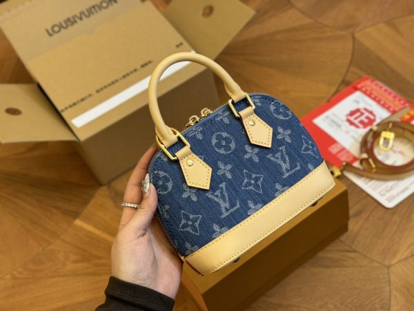 Louis Alma bb denim bag size :  20*14cm