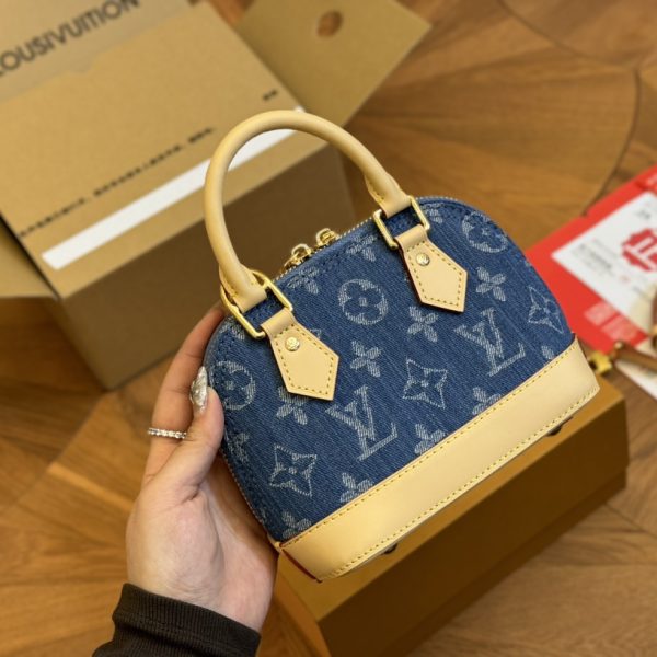 Louis Alma bb denim bag size :  20*14cm