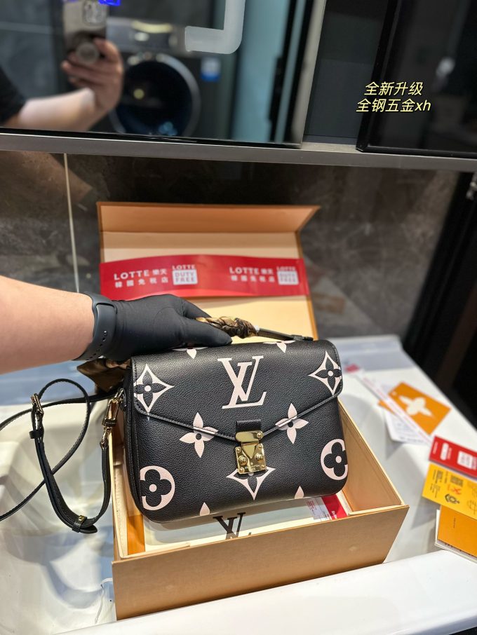 LouisPochette M??tis bag size ; 23*6*18 cm