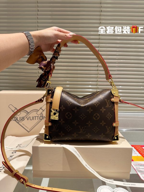 Louis new arriva Side trunk bag size : 23*16 cm